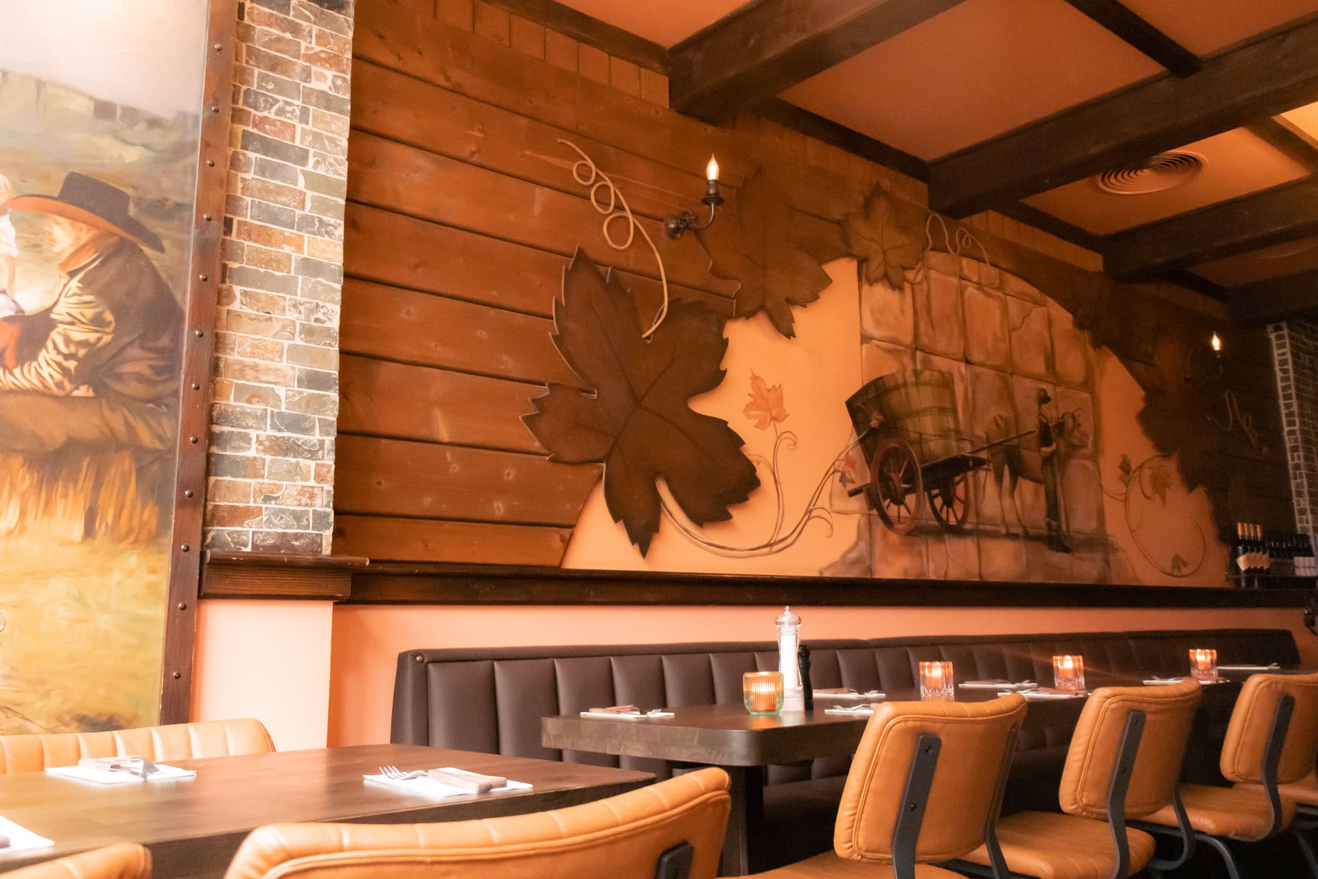 Het sfeervolle interieur van Argentijns steakhouse La Stego op de Damstraat